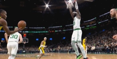 欧冠官方正版下载-声东击西！豪泽妙传骗过两人补防助攻科塔暴扣得分