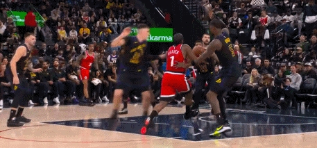 欧冠手机直播软件-如同空气！艾顿把哈登护送到内线还赔个犯规送2+1