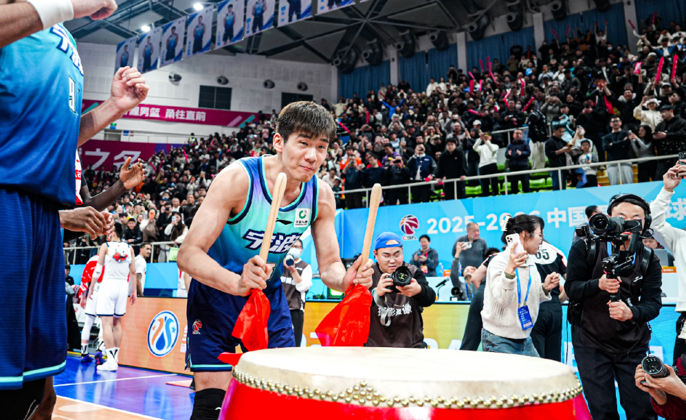 欧冠客户端下载-3加时！辽宁打出神剧本，深圳爆冷跌出前四，一阶段仅2队有冠军相