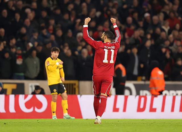 欧冠高清赛事平台-3-1！萨拉赫建功，飞翼2分钟传射，1.1亿先生复出，利物浦雪耻