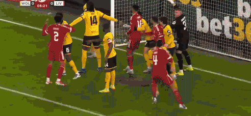 欧冠高清赛事平台-3-1！萨拉赫建功，飞翼2分钟传射，1.1亿先生复出，利物浦雪耻