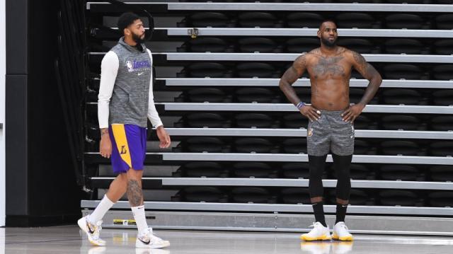 欧冠手机直播软件-詹姆斯脚踝意外受伤，他的MVP和主场优势都悬了